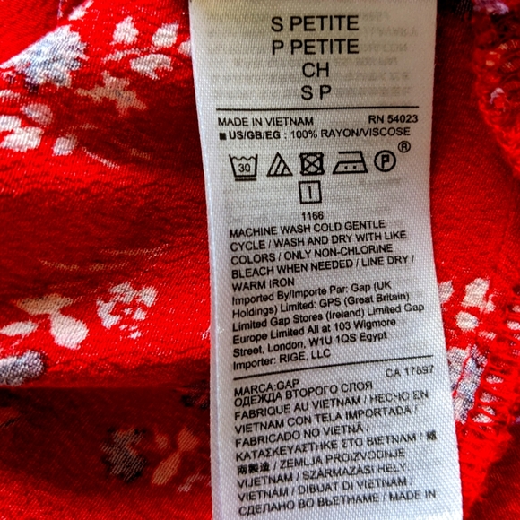 Red floral Gap dress size small petite. Ruffled hem wrap skirt, tie waist. - Picture 6 of 6